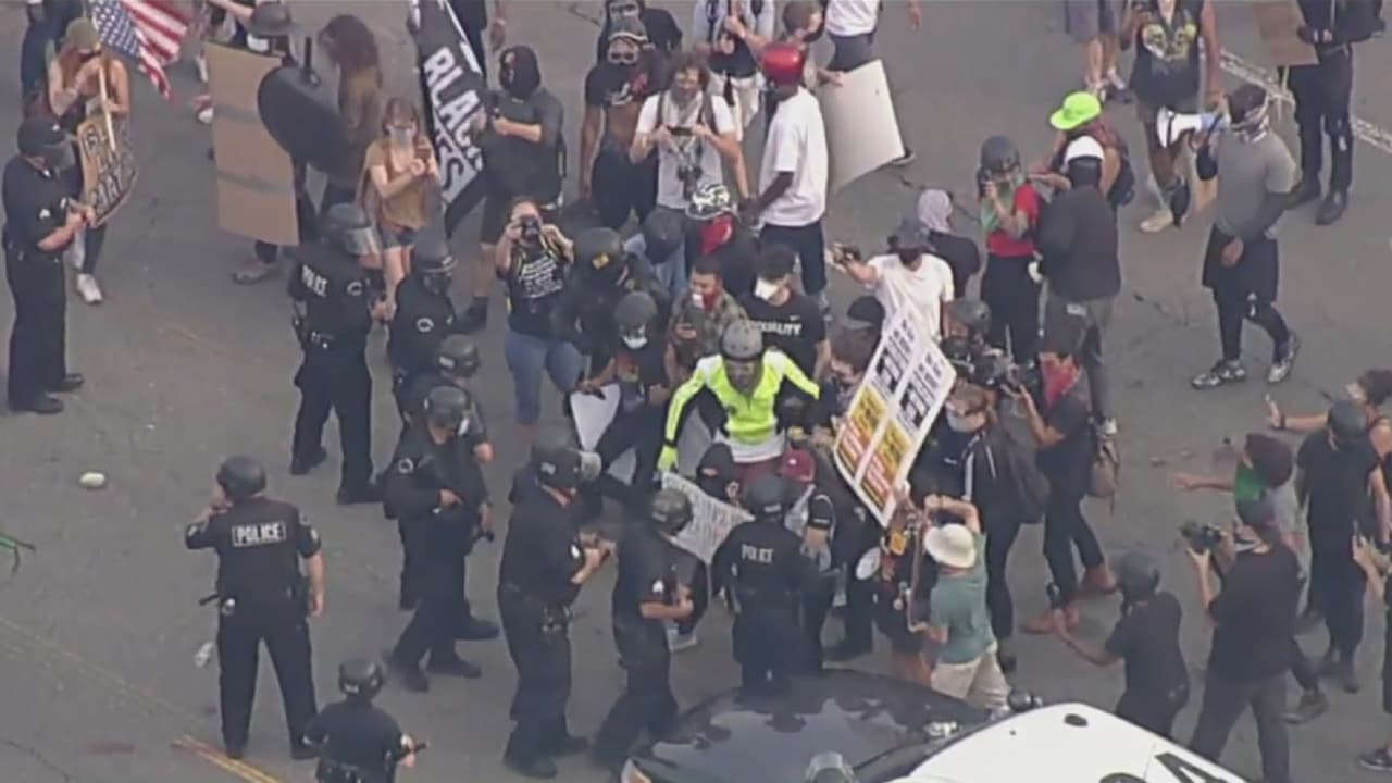 Enfrentamiento entre grupos a favor y en contra de Trump deja dos arrestados en Tujunga