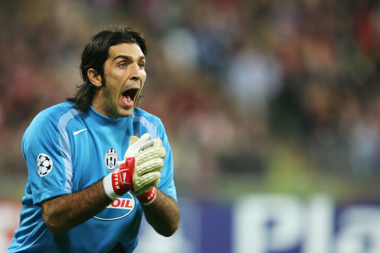 Ha sido galardonado como el Mejor Portero de la Serie A en 10 temporadas.