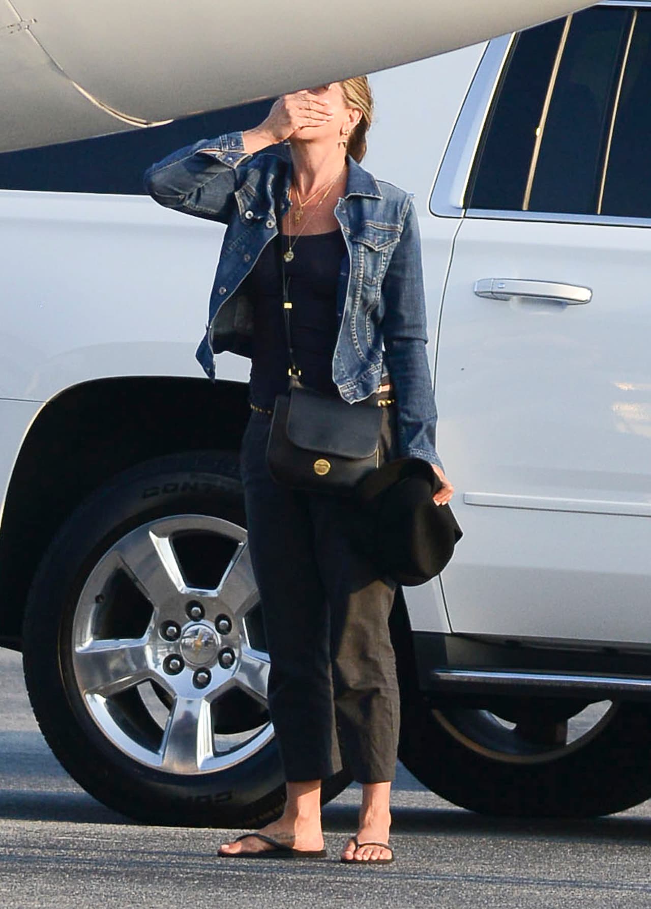 La actriz llegó con una enorme sonrisa y muy buen humor.