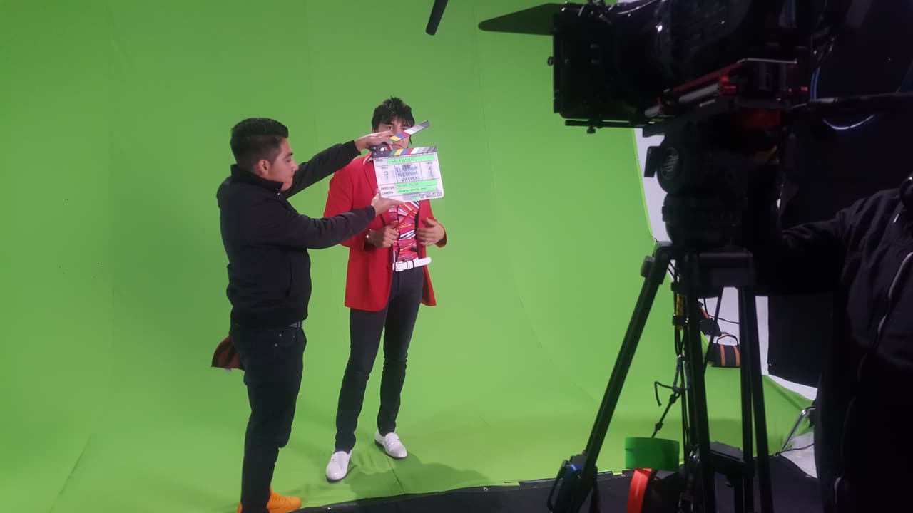 Con toda la actitud, El Vitor grabó los promocionales para todos los valedores y bizcochitos de Galavisión. 
<br>