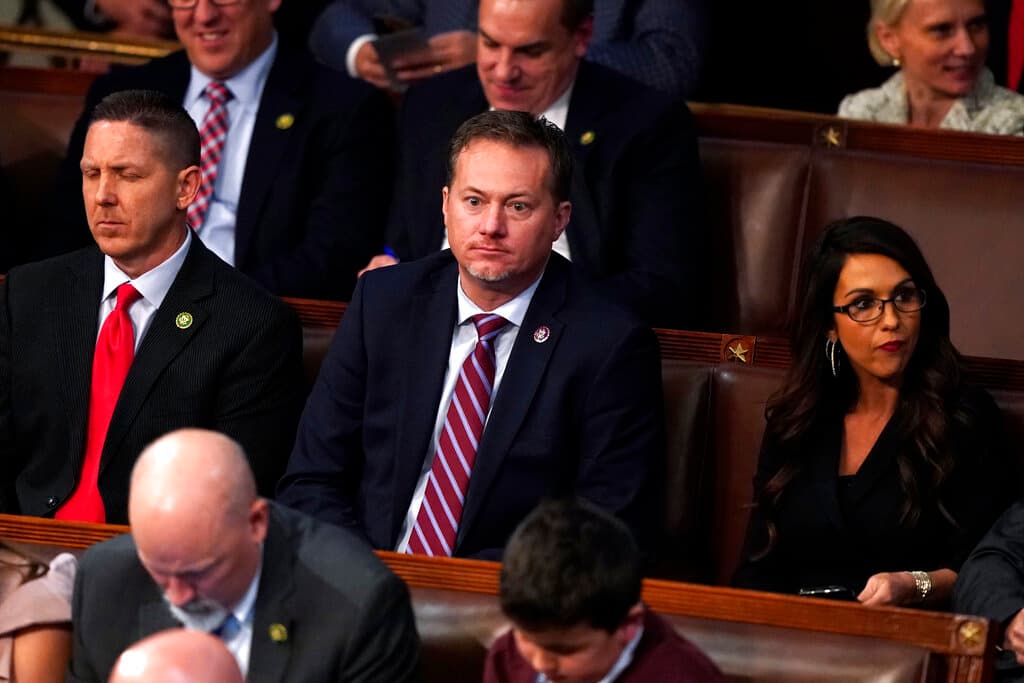 <h3 class="cms-H3-H3">Michael Cloud (Texas)</h3>
<br>
<br>Cloud dijo en un comunicado el martes que había " trabajado diligentemente con miembros del Congreso, incluido Kevin McCarthy, para llegar a un acuerdo sobre las reformas estructurales clave y las iniciativas políticas necesarias para poner a nuestro país en el camino correcto. Se lograron algunos avances, pero en última instancia, muchas de las promesas hechas carecían de los mecanismos de cumplimiento necesarios. para asegurar su implementación, poniendo en duda la sinceridad de las reformas”.
<br>