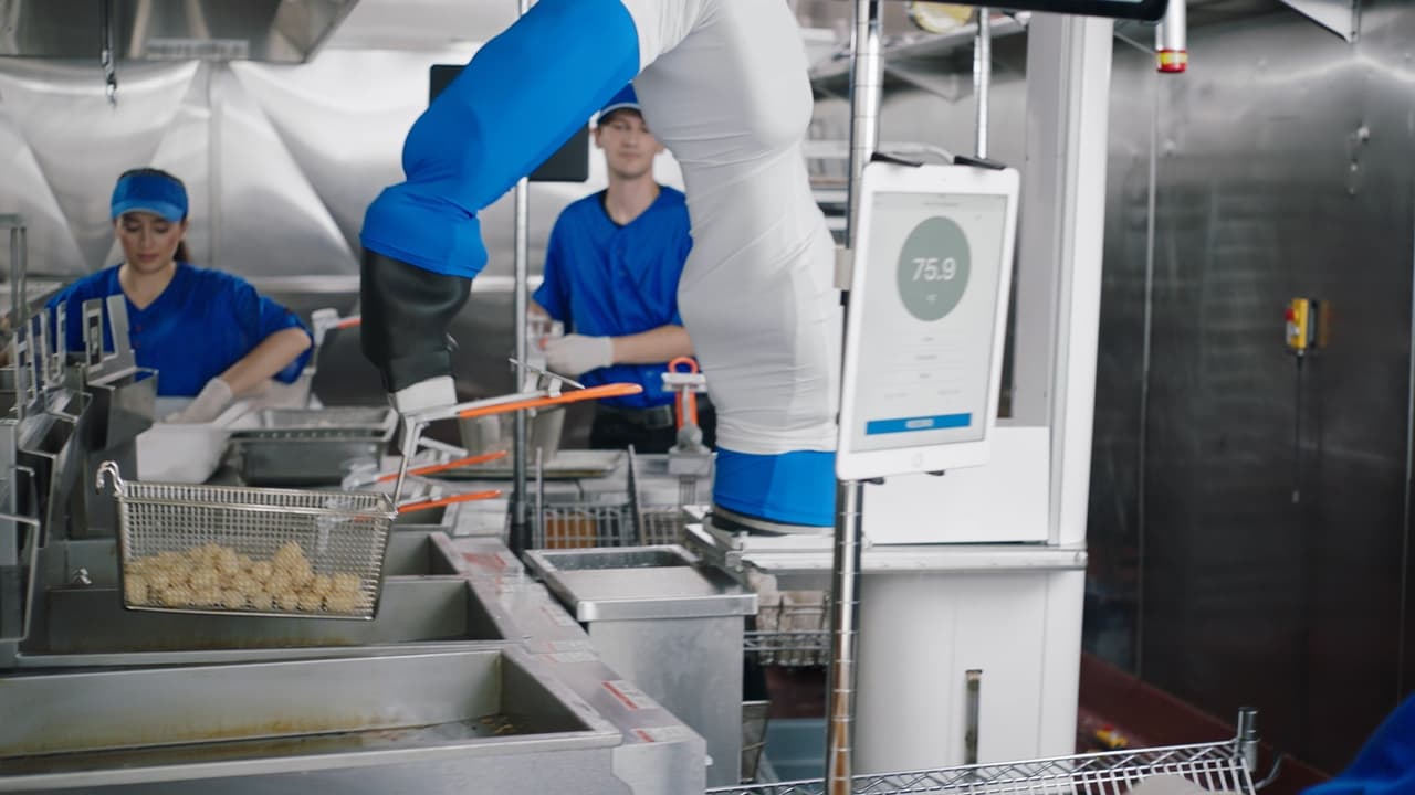 El robot ha sido adaptado para freir y ha sido probado en un 
<i>stand</i> del Dodger Stadium, el estadio del equipo de béisbol Los Ángeles. La máquina ha ayudado a los empleados a servir hasta 80 cestas de pollo o papas fritas por hora.