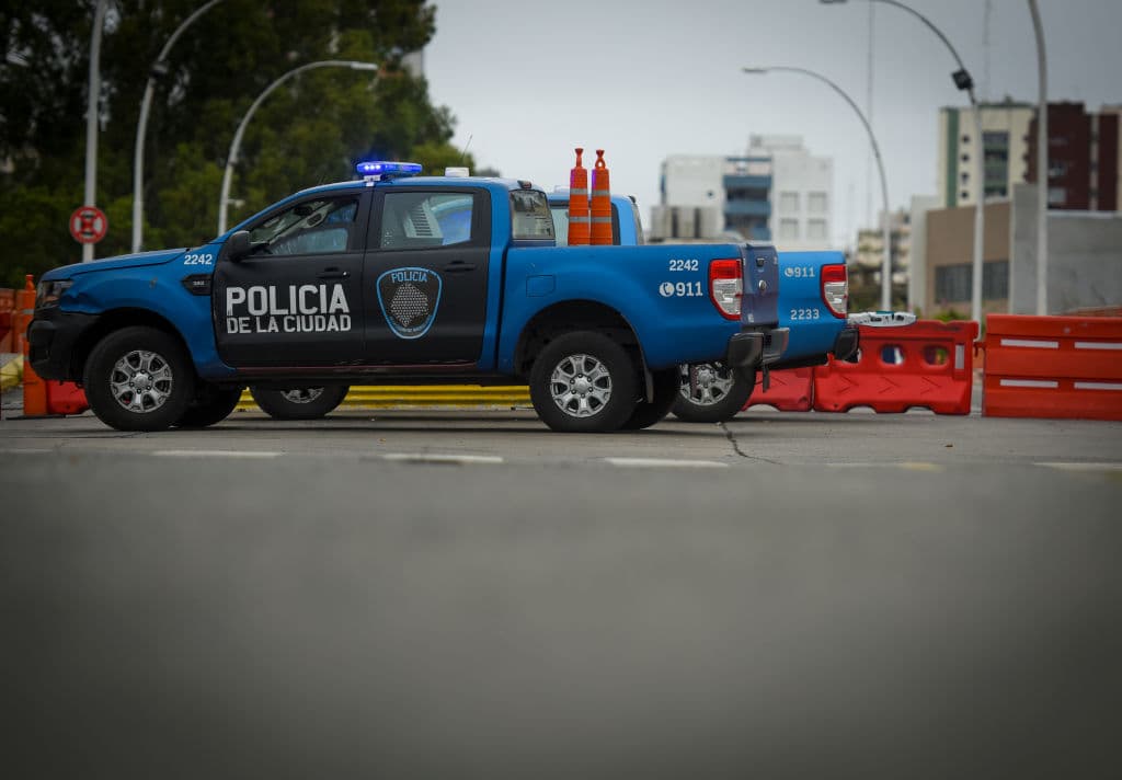 Muere un joven tras recibir una pedrada por, supuestamente, llevar la camiseta del equipo rival del agresor