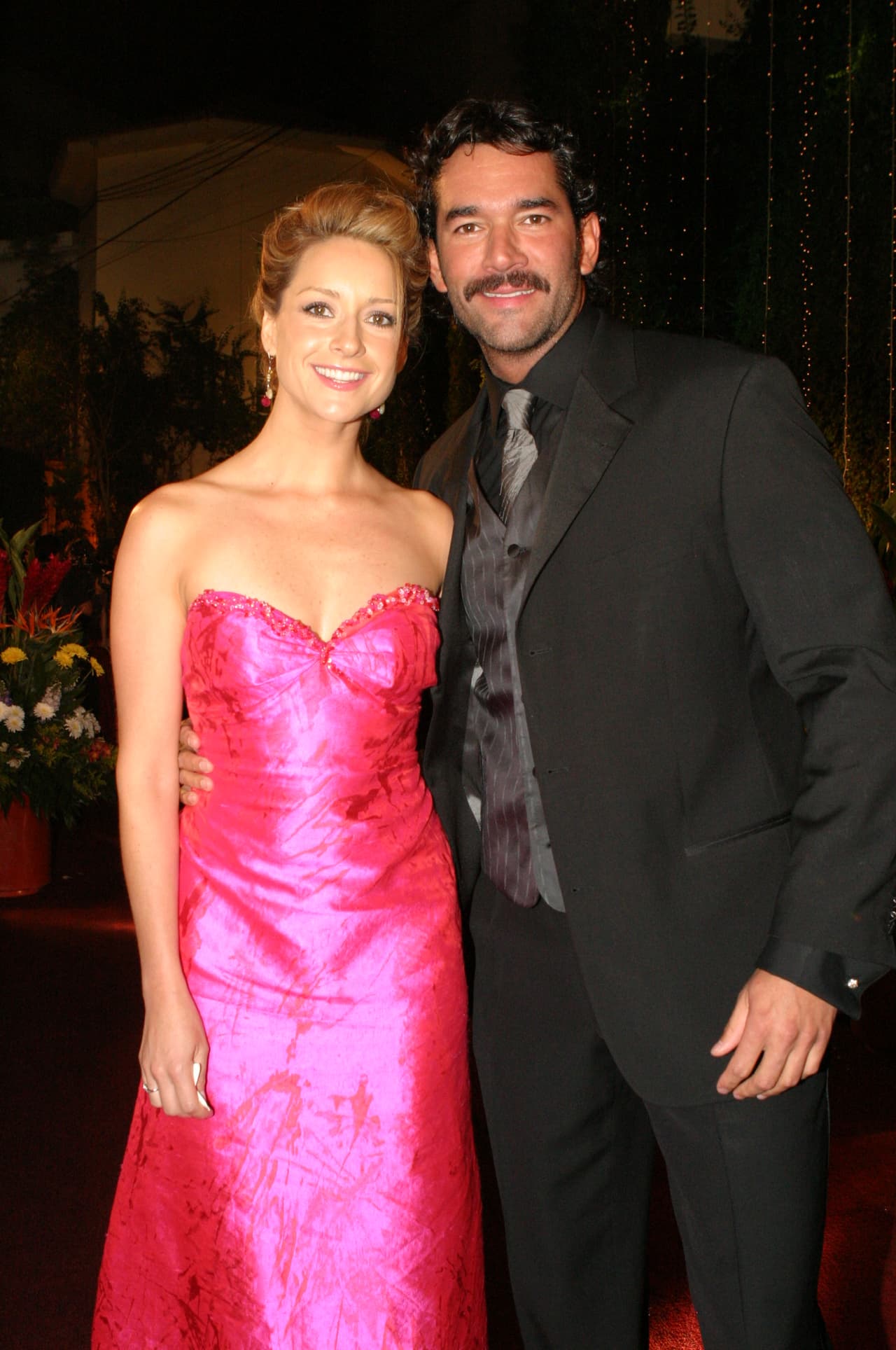 Cuando anunciaron su rompimiento, se especuló que la 
<b>tercera en discordia</b> fue la actriz 
<b>Susana González</b>. Sin embargo, este 2021, Itatí Cantoral expresó en entrevista con Yordi Rosado que el verdadero motivo por el que terminaron fueron los errores que tuvieron ambos. "
<b>No sé si más (errores) míos o de él</b>", comentó en el show digital 'La entrevista con Yordi Rosado'.