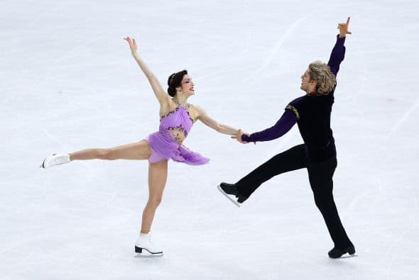 Meryl Davis y Charlie White se han proclamado hoy campeones olímpicos de danza de patinaje artístico en Sochi 2014, una vez disputado el programa libre en el que mantuvieron el liderato que el domingo alcanzaron en el corto. Davis y White, primera pareja de EEUU en ganar un Mundial y que llegaron a Sochi como subcampeones olímpicos, se impusieron en el Palacio Iceberg con 195,52 puntos y un programa largo con música de 'Sherezade", de Nikolai Rimski-Korsakov. Superaron a los defensores del título, los canadienses Tessa Virtue y Scott Moir, que se colgaron la plata con 190,99. El bronce ha sido para la pareja rusa integrada por Elena Ilinykh y Nikita Kapsalapov, con 183,48. Meryl y White llevan 17 años patinando juntos.