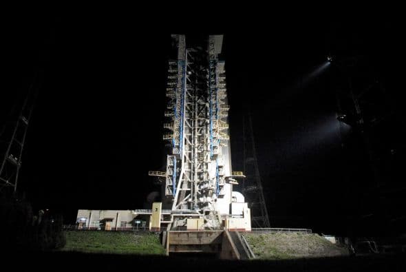 China lanzó hoy, coincidiendo con la celebración de su Día Nacional, su segunda sonda lunar, el "Chang E II", con la que tomará imágenes del satélite y experimentará su primer alunizaje controlado, de cara a una posible llegada de astronautas chinos a la Luna en el futuro.