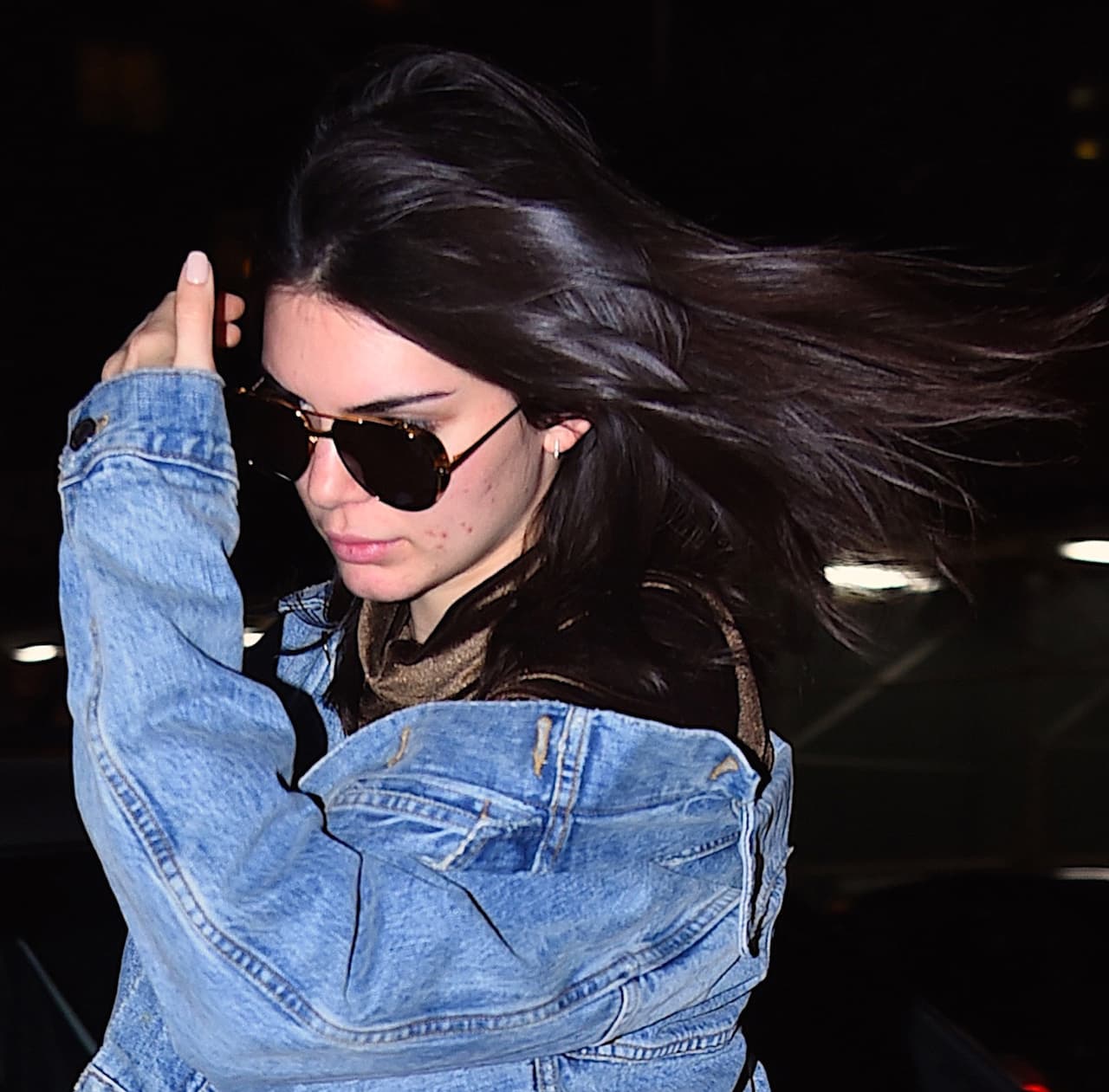 A través de un video de dicha marca que la modelo retuiteó, Kendall habló sobre su problema: “Me acuerdo que el año pasado estaba en una entrega de premios y me sentía muy ilusionada de estar ahí, pues nunca antes había estado”.