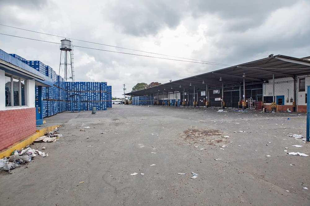 Otra de las industrias que fue saqueada en Valencia fue una de las plantas almacenadoras de Cervecería Polar, que además es la primera productora de alimentos de toda Venezuela.