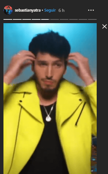 Sebastián Yatra también está en Miami. Y anda muy trabajador. El cantante aprovechó para promocionando su tema ‘Runaway’.