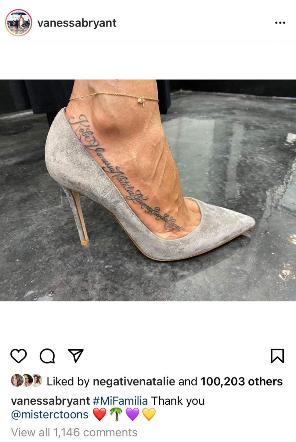 Vanessa Bryant se tatuó los nombres: Kobe, Vanessa, Natalia, Gianna, Bianka y Capri en la parte exterior del pie derecho. Junto a la foto escribió en español "Mi familia", además agradeció al artista que le ayudó con su homenaje: Mr. Cartoon.