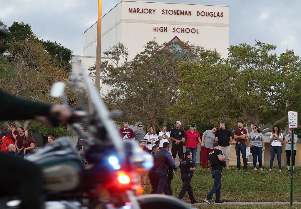 La Legislatura de Florida aprueba una polémica ley para portar armas en iglesias con escuelas