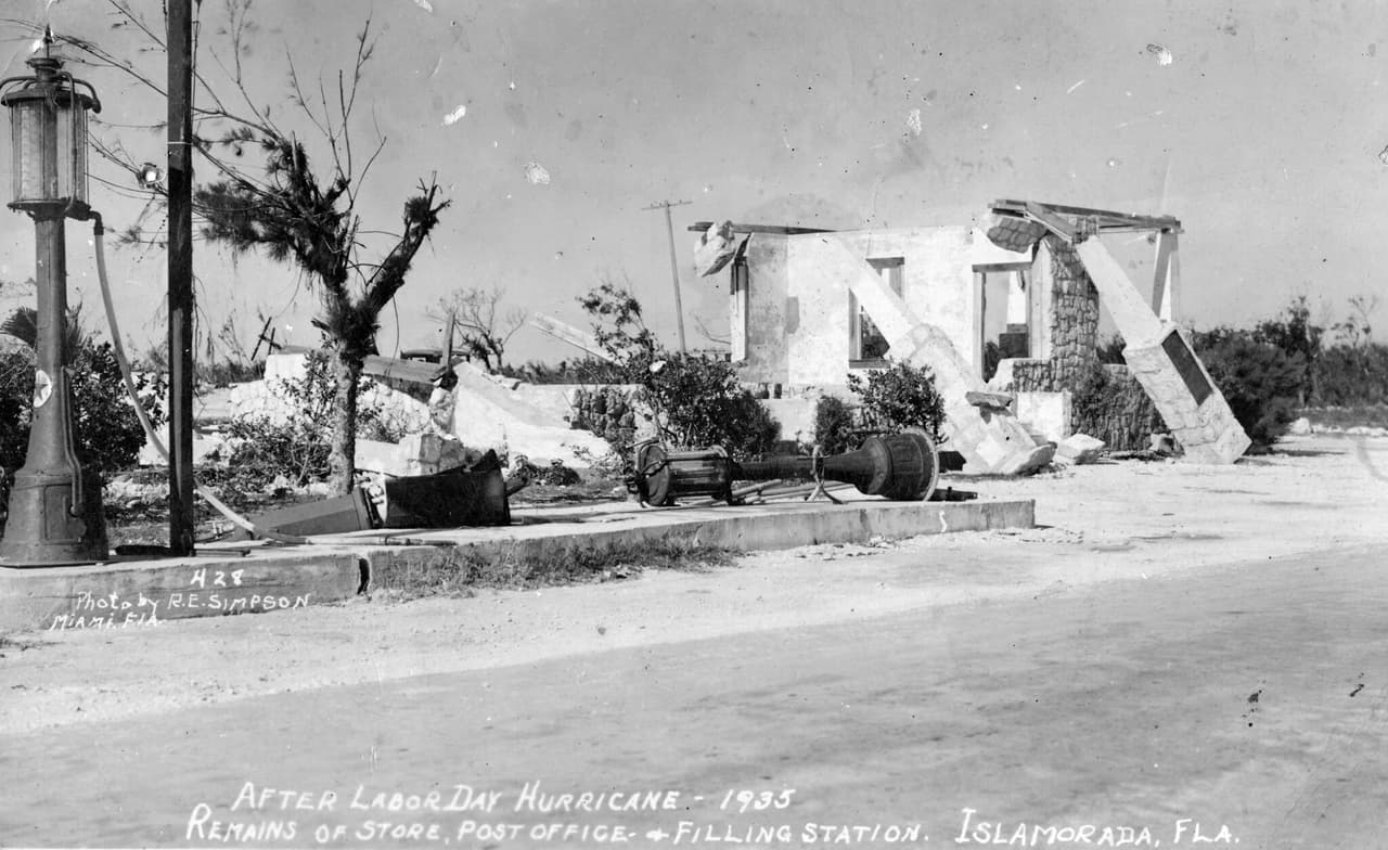 <h3 class="cms-H3-H3">1. Huracán de ‘Labor Day’ (septiembre de 1935)</h3>
<br>
<br>🌀 
<b>Presión mínima en milibares: </b>892
<br>
<br>🌀 
<b>Velocidad máxima de vientos al tocar tierra: </b>160 mph (257 kph).
<br>
<br>🌀 
<b>Velocidad máxima de vientos registrada: </b>160 mph (257 kph).
<br>
<br>🌀 
<b>Áreas afectadas:</b> Islas Andros y cayos de Florida.
<br>