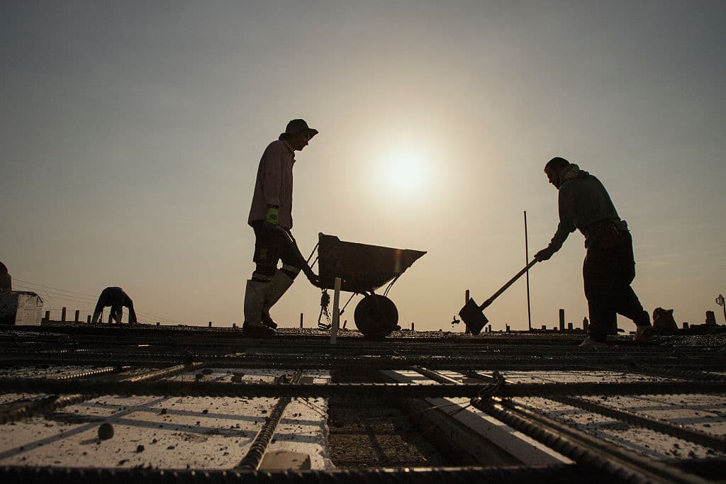 Arrestan en operativo encubierto a 9 contratistas sin licencia en Tampa