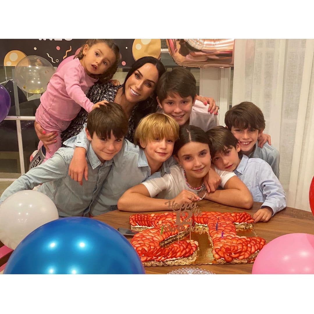 Antes del escándalo, Gómez Mont reflejaba en redes sociales una
<b>ajetreada pero feliz vida en familia</b>.