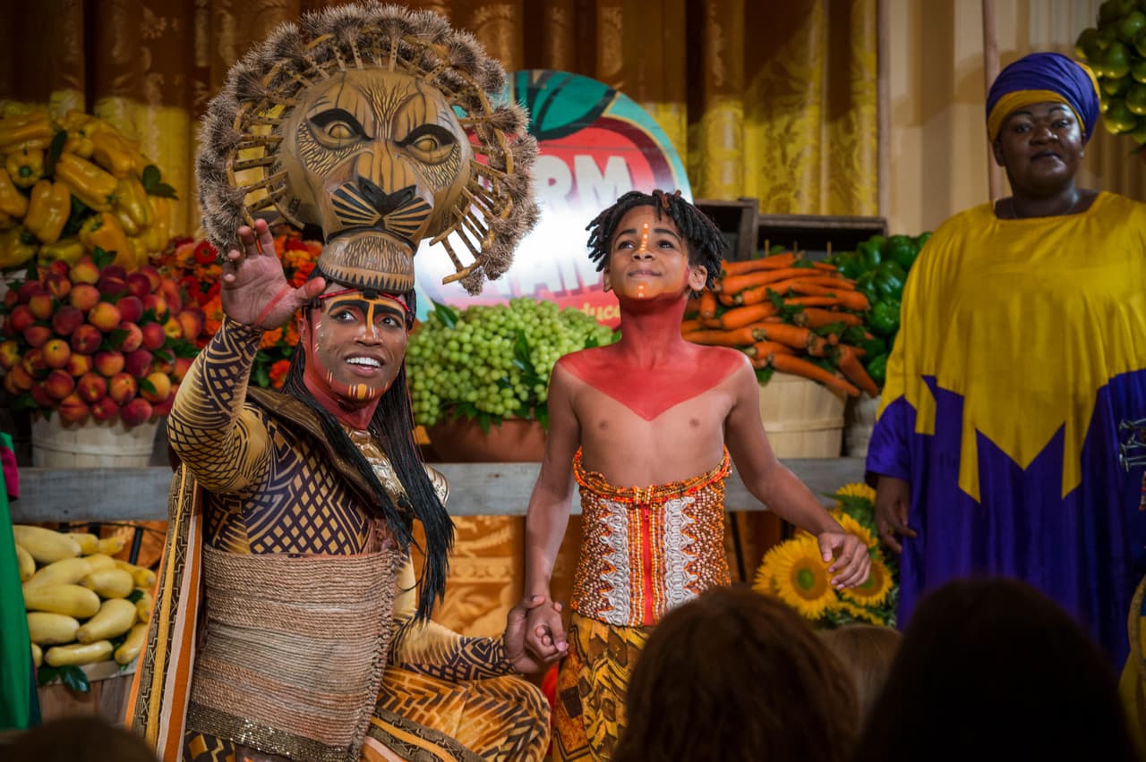De 2012 a 2014, el ahora actor de 20 años, fue elegido para hacer el rol de Simba en el musical 'El Rey León'.