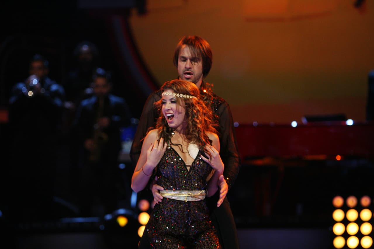 Cómo olvidar el momento en que Cristian Zuárez sacudió tanto a su bailarina en Mira Quién Baila que le sacó el relleno del sostén y terminaron en el piso. "Se estaba viendo ridículo", recordó el ex de Laura Bozzo quien decidió parar el baile por respeto a su compañera de pista.