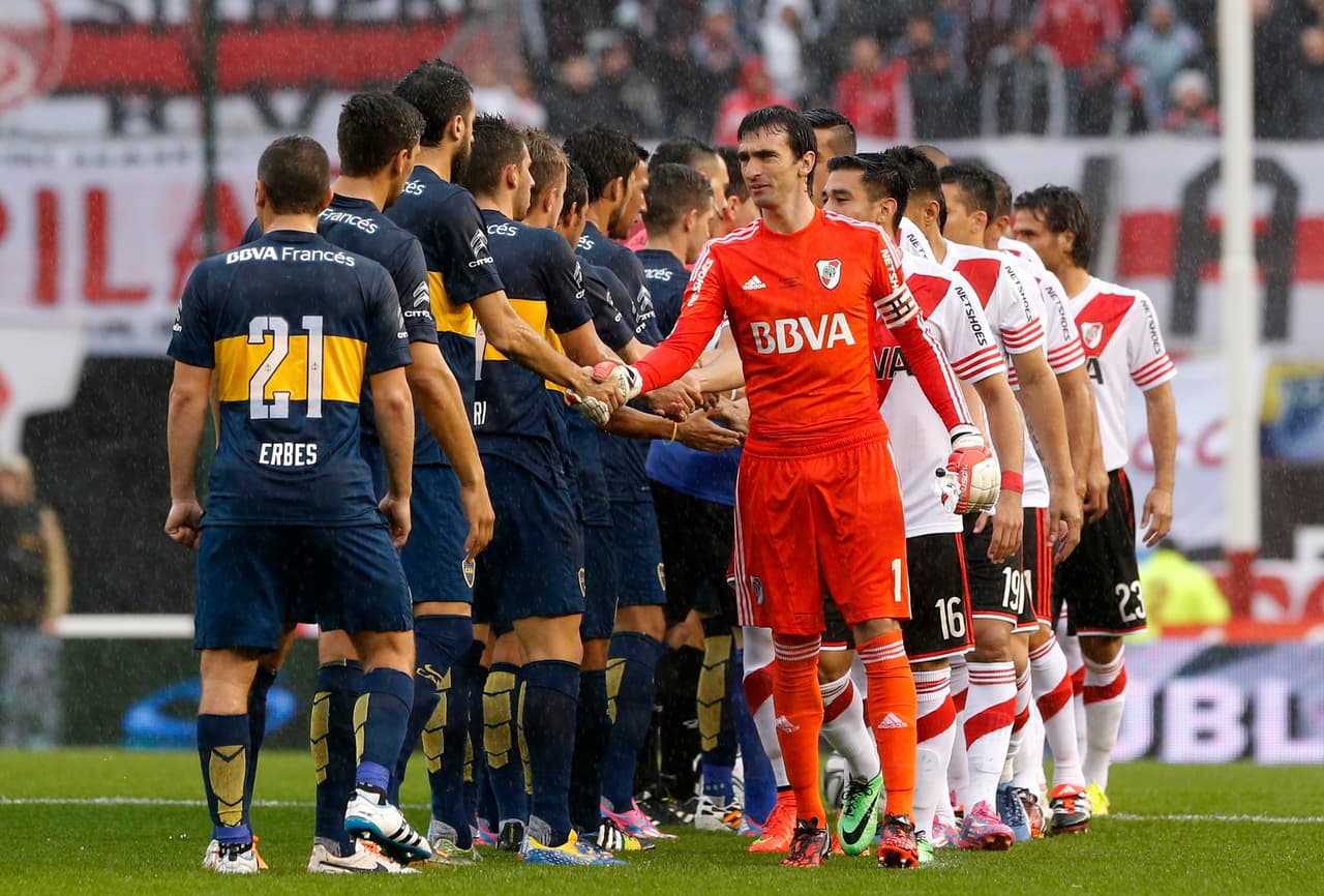 Futbol argentino intenta renovarse en medio de crisis y escándalos