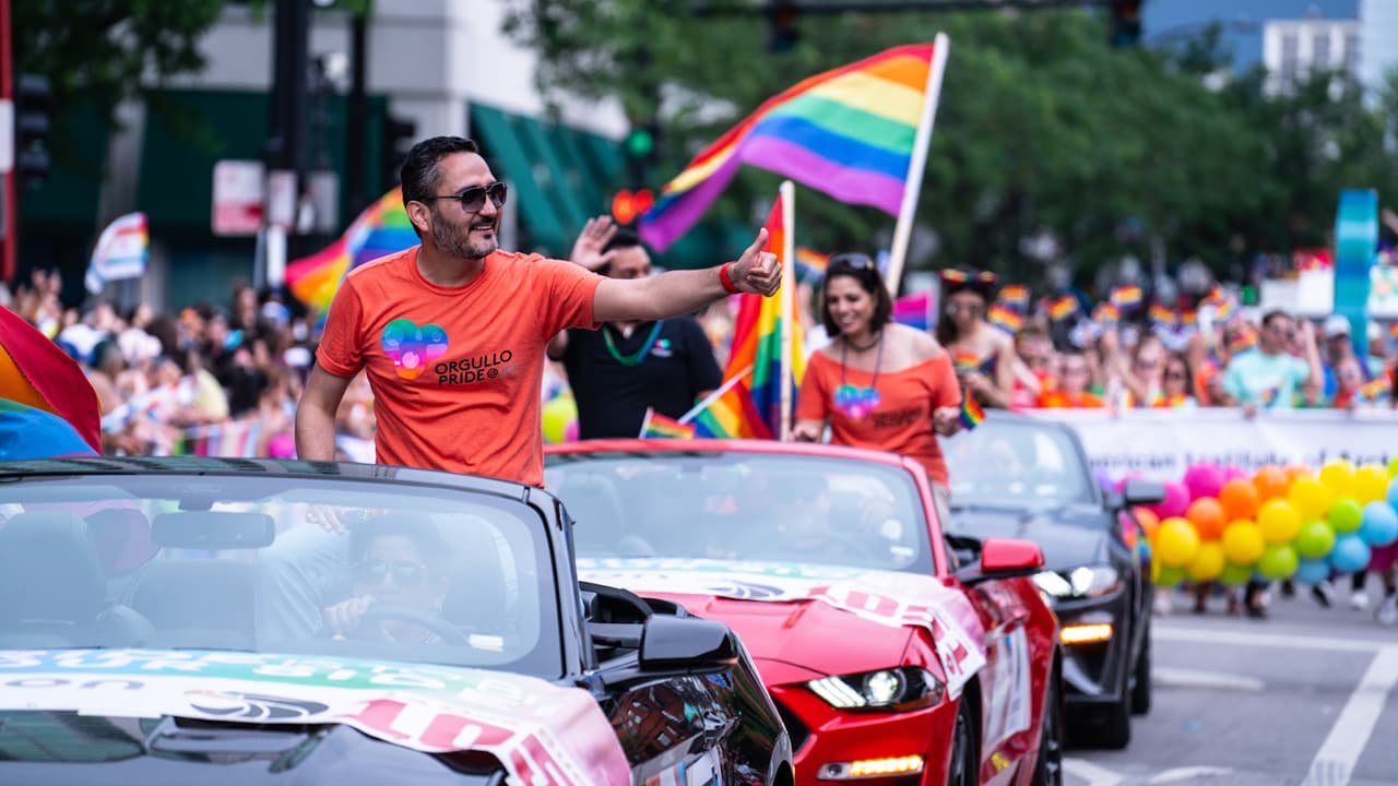 Alex Hernández, presentador de Primera Hora asistió a la marcha.