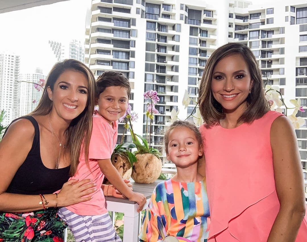 Maity Interiano tuvo visitas de lujo en su ya famoso 'balcón de las flores'. Satcha Pretto le llevó a sus sobrinos Bruce y Alana para que la visitaran, y el momento quedó guardado en las redes sociales.