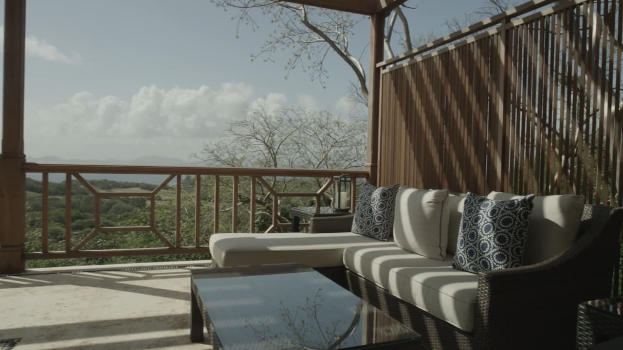 De acuerdo a The Sun, Mustique es una isla completamente privada y tiene su propia fuerza policial con la finalidad de mantener la privacidad de sus habitantes, pero, sobre todo, de sus visitantes, quienes suelen ser estrellas de rock o personalidades famosas.