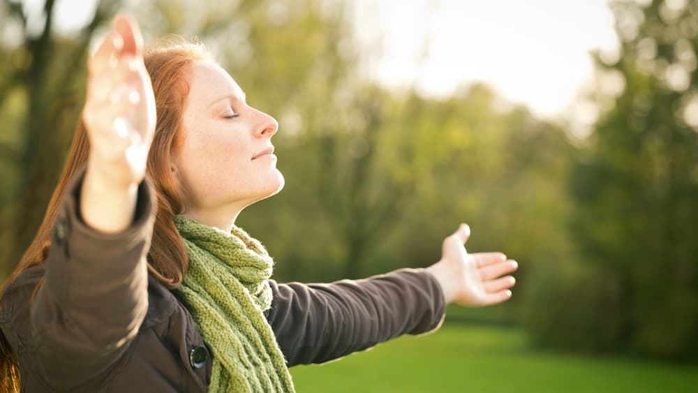 Es importante subrayar que un ritual no es como un mago o lámpara de Aladino que frotas y te resolverá todo al instante. Un ritual es una pequeña ayuda espiritual para atraer algo que nos hace falta, como amor, dinero, trabajo, de eliminar algo que nos hace sufrir, o queremos alejar algo que no queremos o nos hace daño en nuestras vidas o hasta quizá potenciar aquello que no termina de funcionar correctamente en nuestra vida.