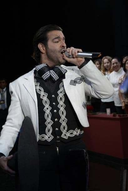 Pablo Montero le cantó a las mamitas