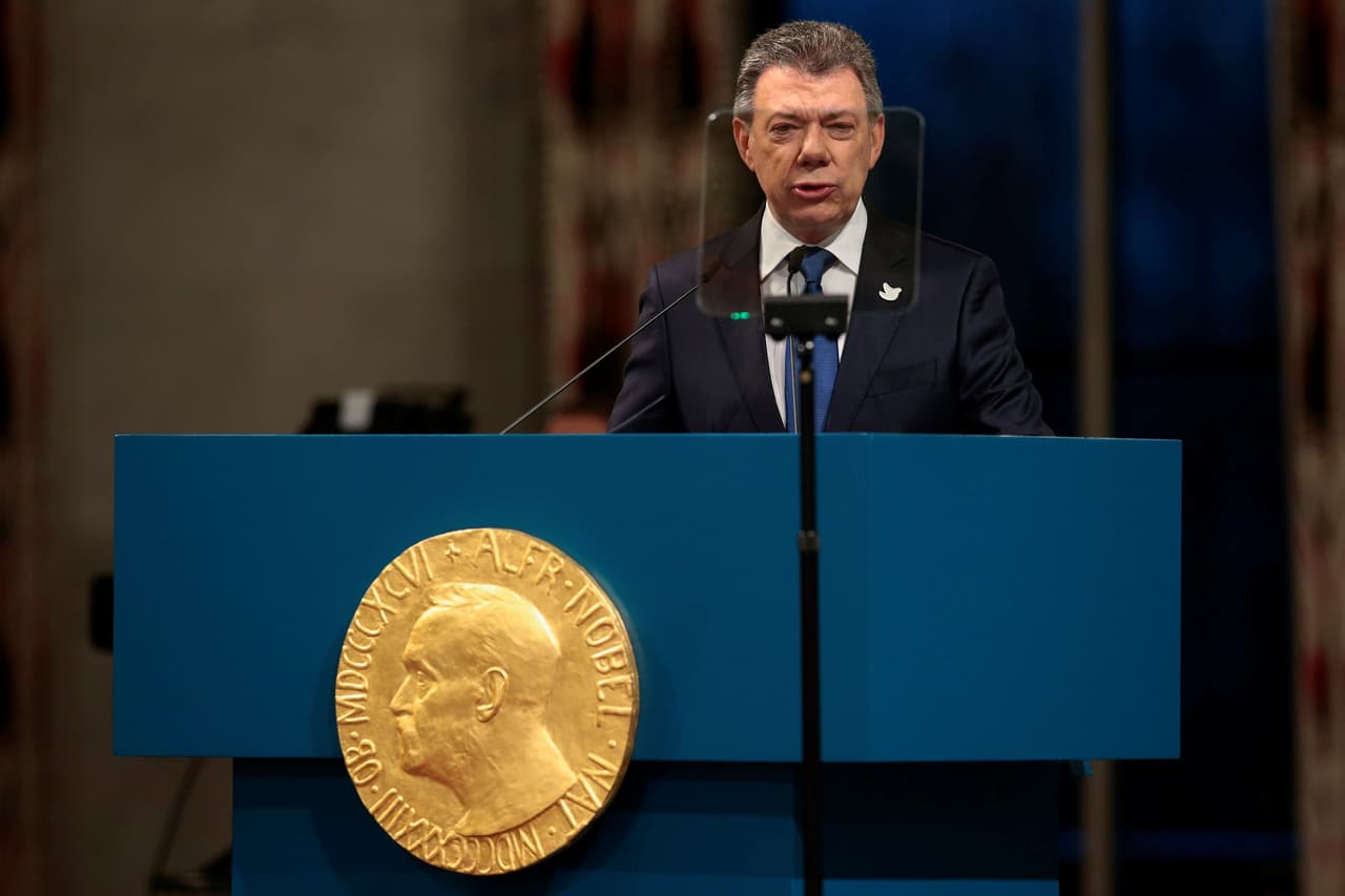 Durante su discurso, Santos aseguró que la paz alcanzada en Colombia "no es de un presidente" y que recibió el premio en nombre del país y de las más de 8 millones de víctimas que dejó la guerra.