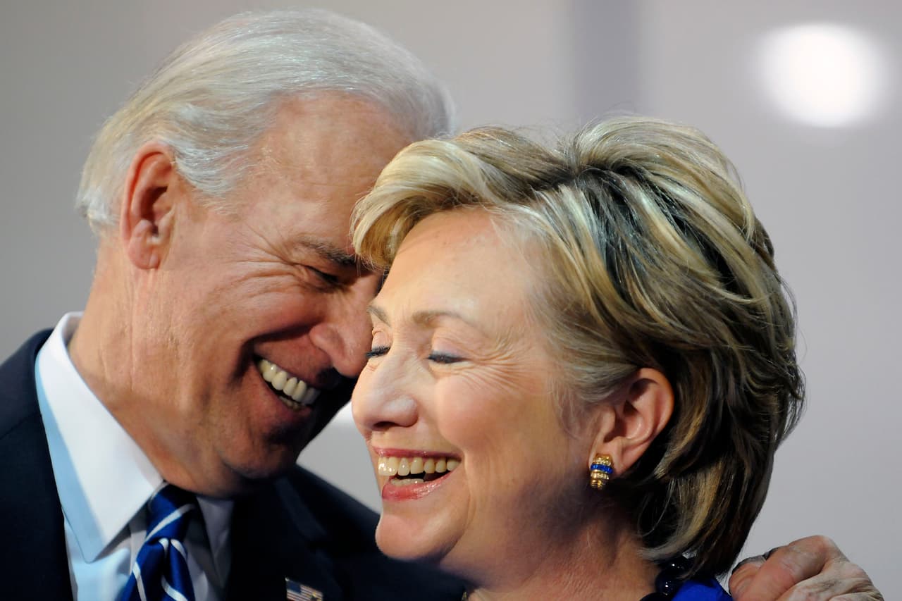El vicepresidente Joe Biden es uno de los que han acudido en apoyo a Hillary durante su campaña y ha logrado contagiar su característica personalidad alegre y positiva a la candidata demócrata.