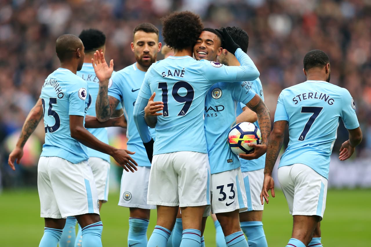 La noche comenzaba a llegar para los Hammers ante su gente.