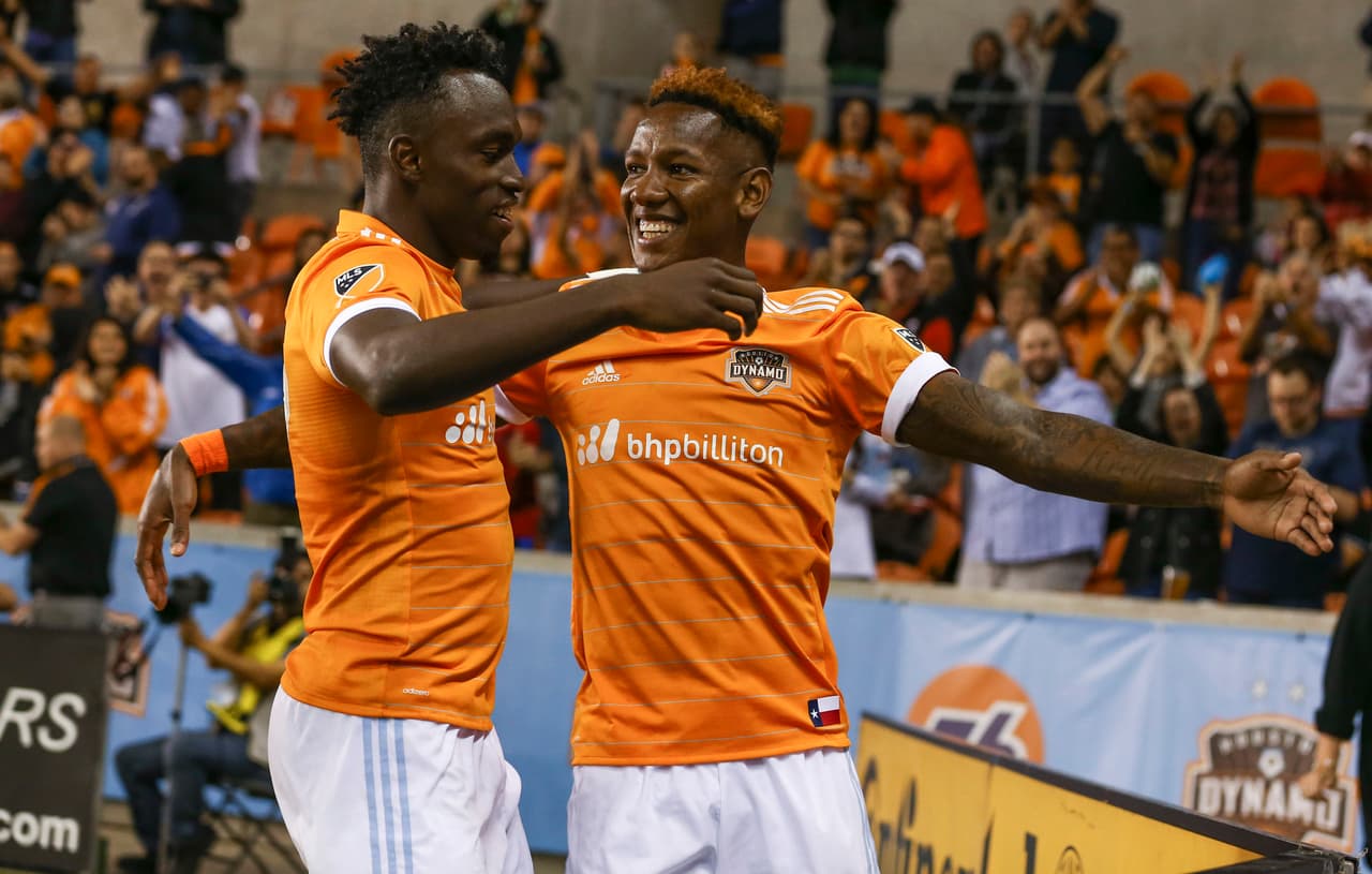 Los hondureños Romell Quioto y Alberth Elis tienen a Houston Dynamo ilusionado en la cima