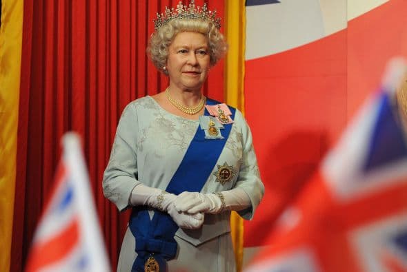 Una poderosa más, la reina Isabel II.
