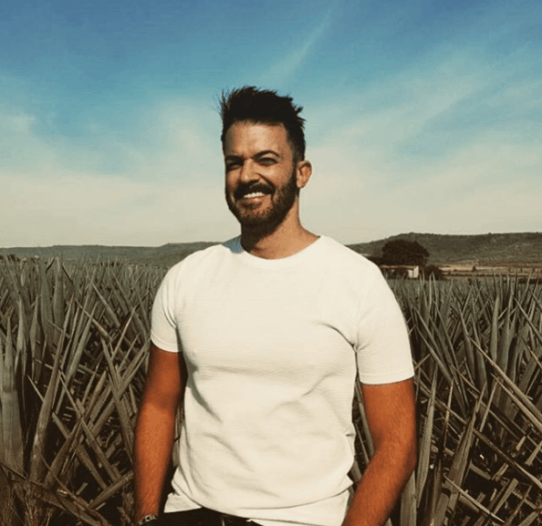 "Como ya la muerte de alguna manera 
<b><a href="https://www.univision.com/famosos/era-una-piltrafa-fernando-del-solar-reaparece-en-television-y-relata-como-supero-la-neumonia-en-el-hospital-fotos" target="_blank">la había aceptado y abrazado</a> </b>dije 'si llegara a suceder esto, está escrito un papel y nadie tiene que hacerse responsable, es mi decisión, es mi voluntad, déjenme volar'", dijo. 
<br>