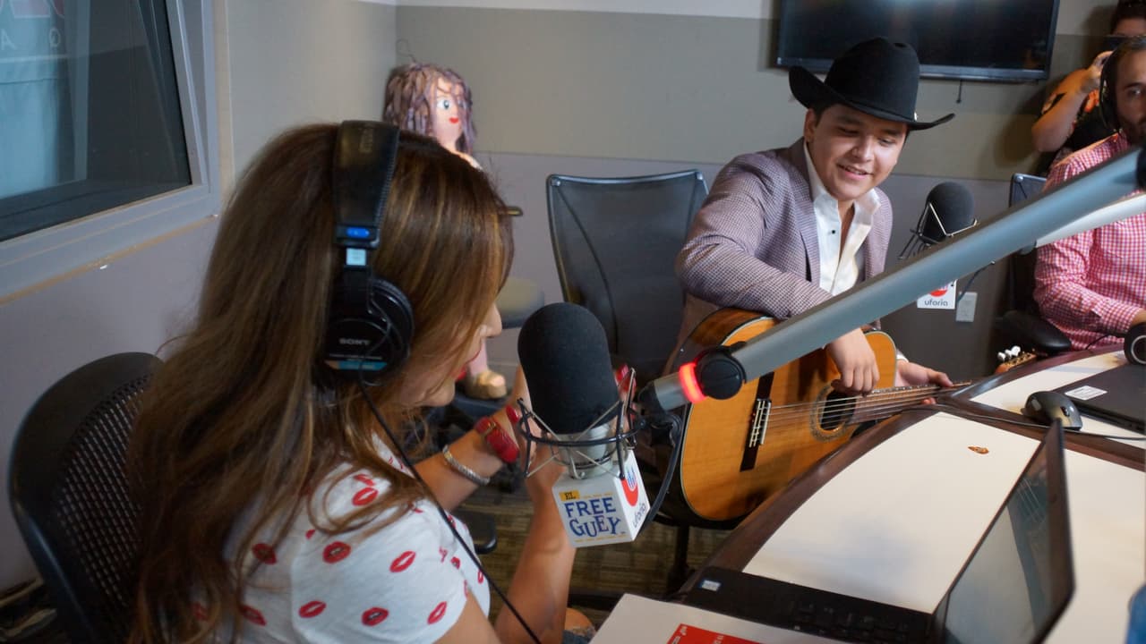 Christian Nodal se metió al Free-guey show y presentó su nuevo disco 'Me Dejé Llevar'.
