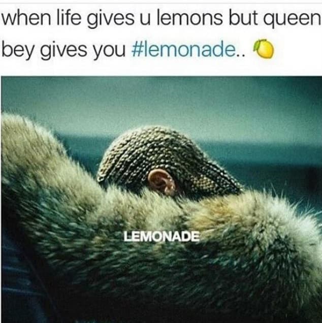 En otros memes se deja ver que 'Queen Bee' vive con intensidad este momento.