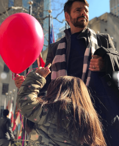 Alessandra fue la encargada de tomar las fotografías desde distintos ángulos. "Ella, su papá y su globo🎈", escribió en la descripción de las fotografías. 
<br>"