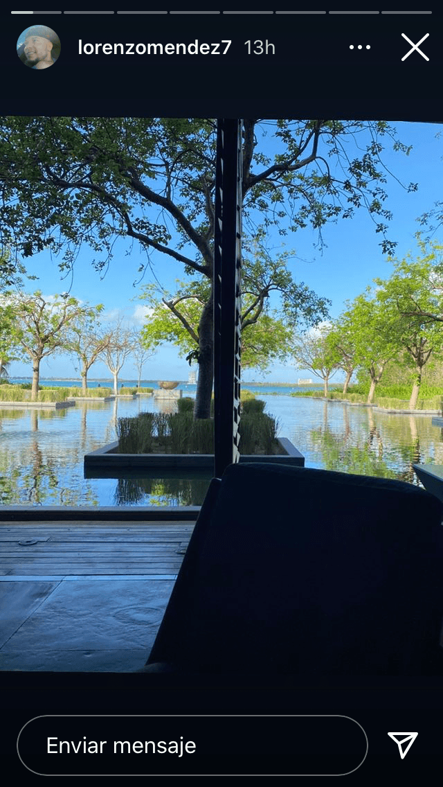 El ex de Chiquis Rivera tomó las maletas y voló a Cancún a donde asistió a una boda en donde hubo varios invitados VIP.
<br>