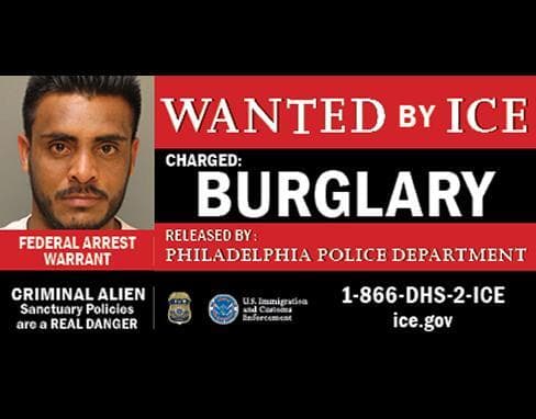 Los anuncios muestran las agencias que dejaron en libertad a los sospechosos y agrega que las "políticas de santuario son un PELIGRO REAL".
