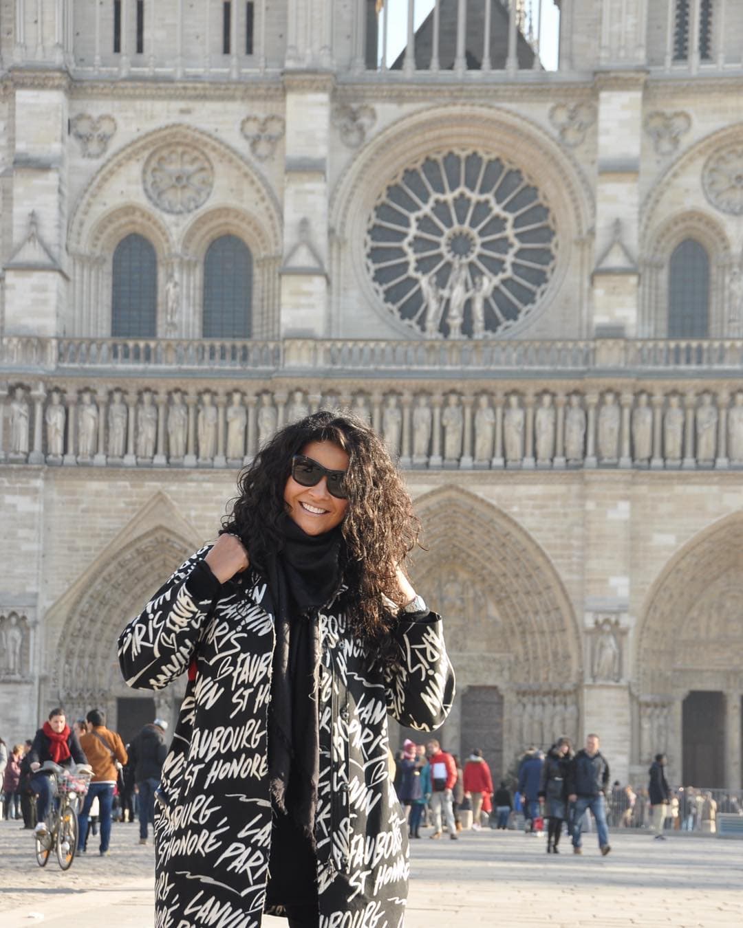 Litzy también estuvo presente en este símbolo parisino. "No puedo creer esta tragedia, mi corazón está con ustedes Paris, Francia. Estas fotos son de la última vez que estuve en la Catedral de Notre Dame y adentro esta nuestra Virgen de Guadalupe", comentó la actriz y cantante.