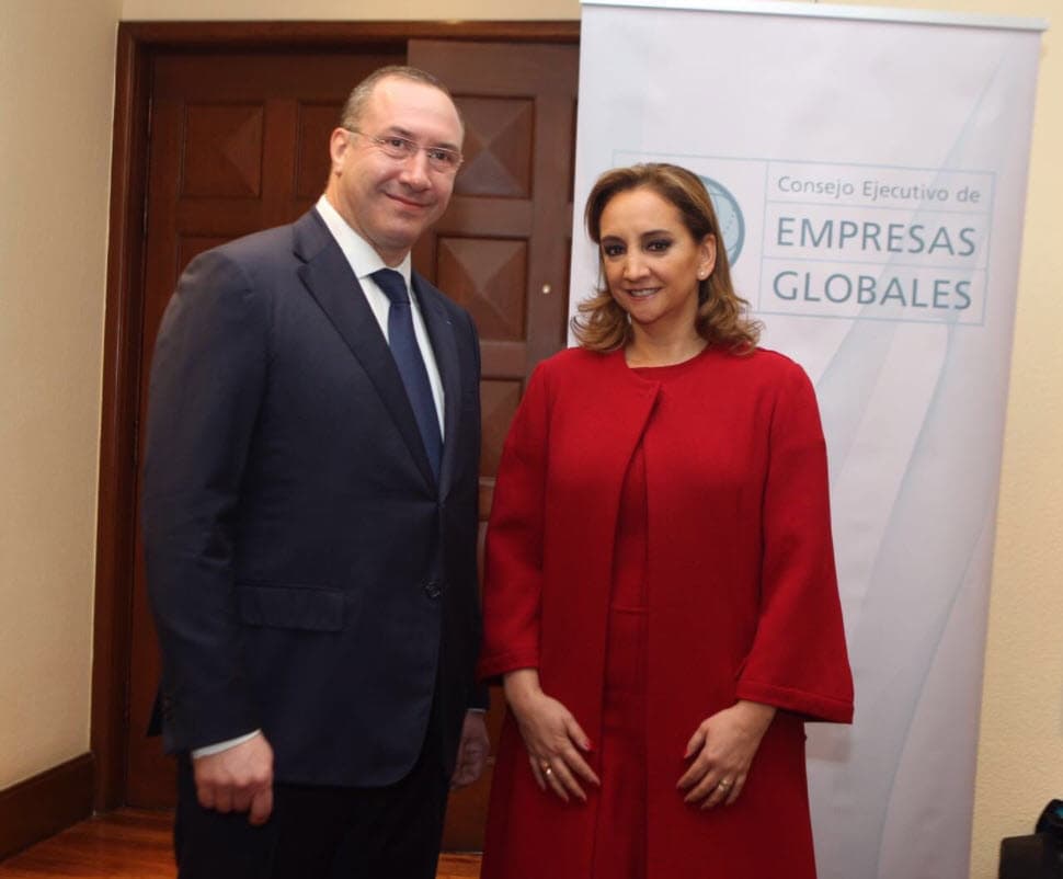 También fue cónsul de Francia en Cancún, México durante un año. Actualmente, ejerce como director de
<b> </b>TransparentBusiness en el país azteca.
<br>