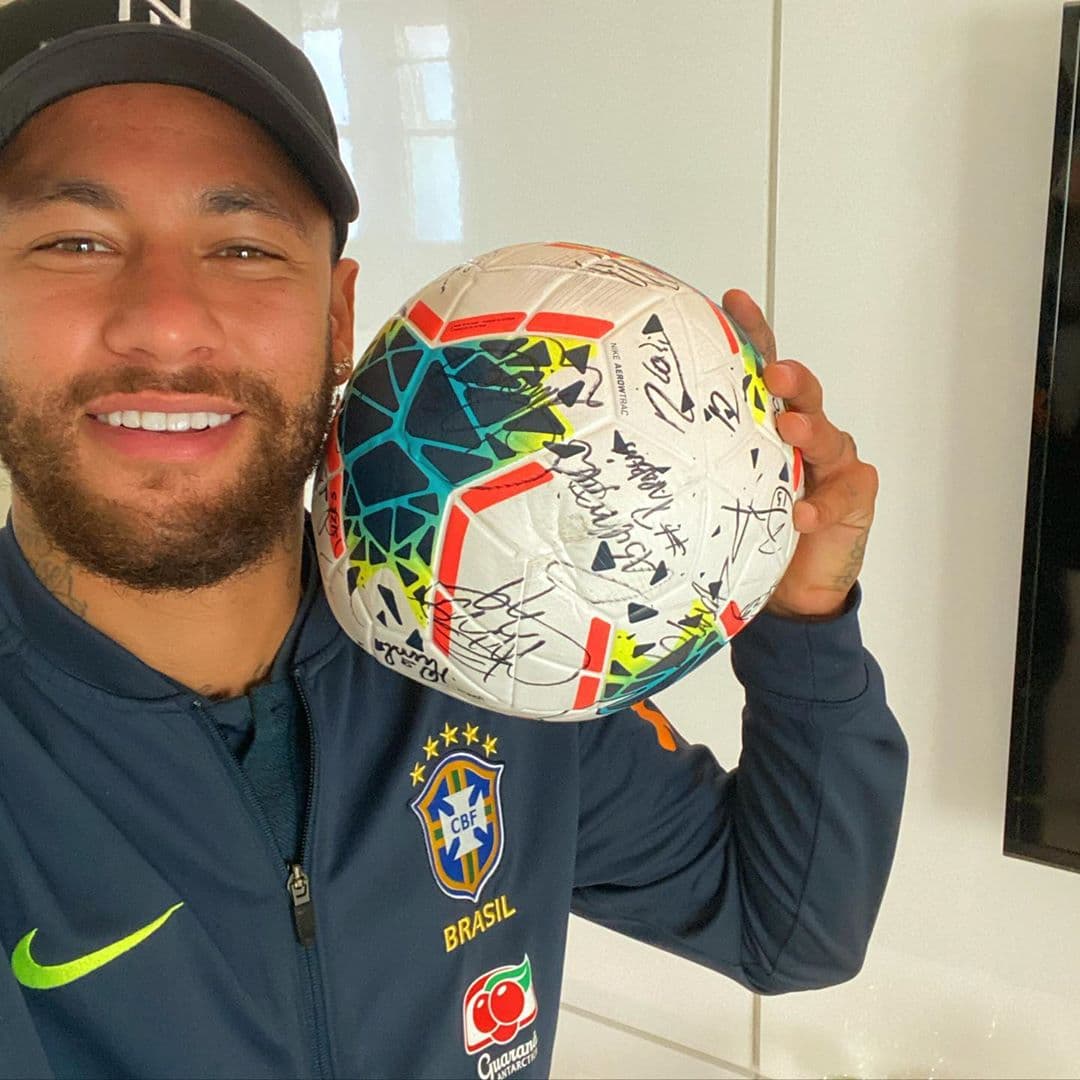 10. Neymar | La estrella del balompié mundial aparece por tercer año consecutivo en el Top; acumula 139 millones de seguidores y cobra hasta 704 mil dólares por publicación.