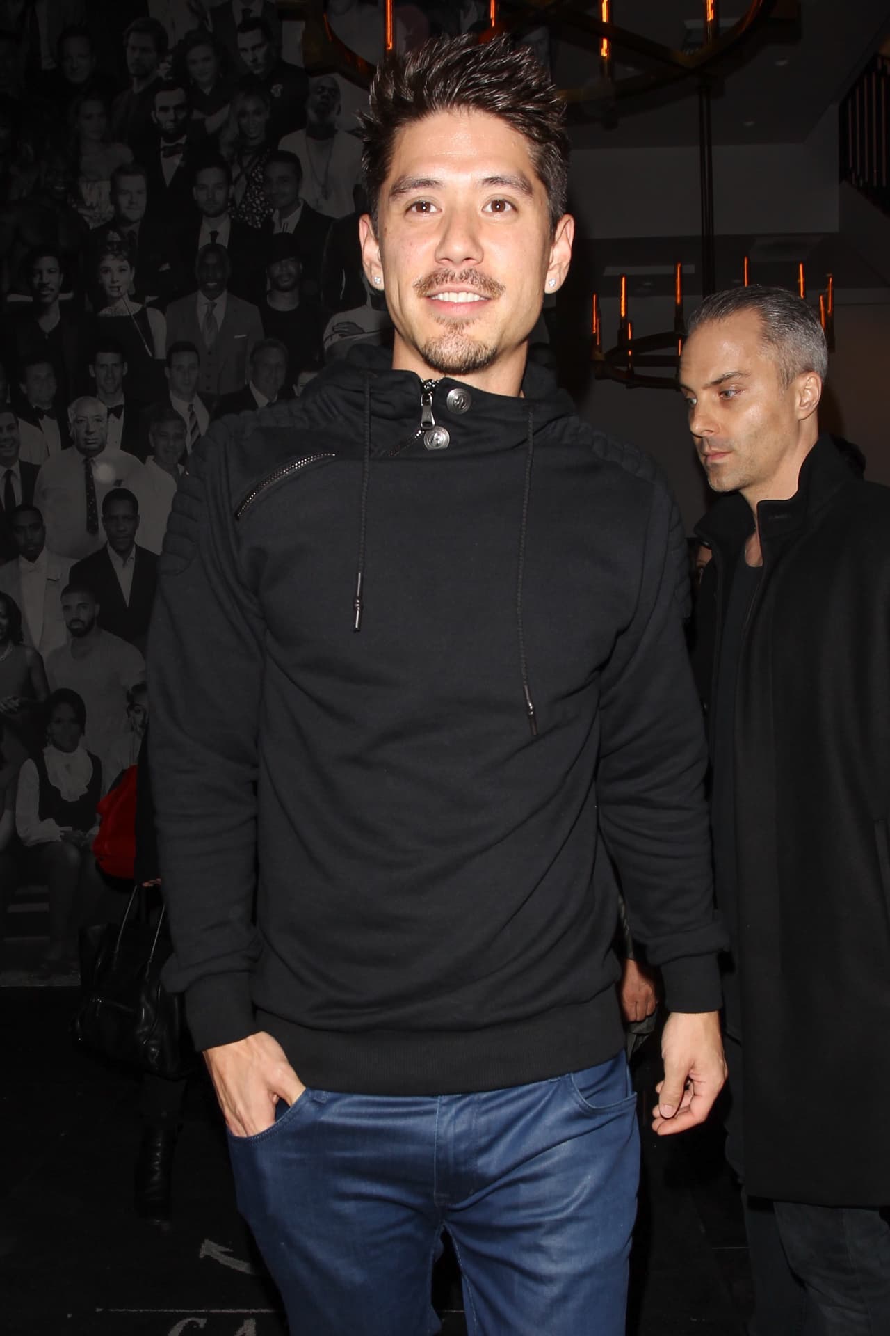 A Bryan le encanta que lo retraten junto a su nueva "BFF".