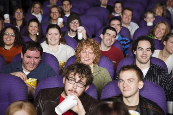 Les preguntamos a diferentes personas cuáles les parecían que eran los hábitos más molestos en el cine.