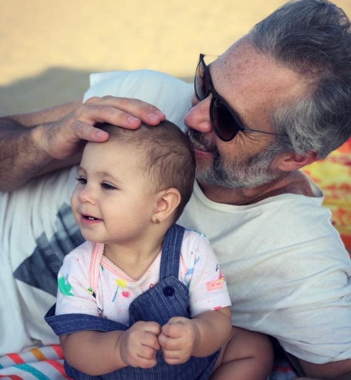 "El día de ayer (lunes), hasta nuestras oficinas, una fuente muy cercana nos aseguró que efectivamente
<b><a href="https://www.facebook.com/watch/live/?v=211411787471888&ref=external" target="_blank"> a él ya se le había amputado la pierna</a></b>, que estaba un poco más tranquilo y que el día de ayer se pasó a piso (en el hospital)", dijo la reportera Mariana Zepeda.
<br>