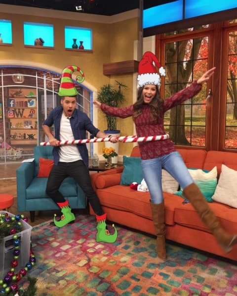 Comienza el conteo regresivo para Navidad. William y Ana Patricia se pusieron más juguetones.