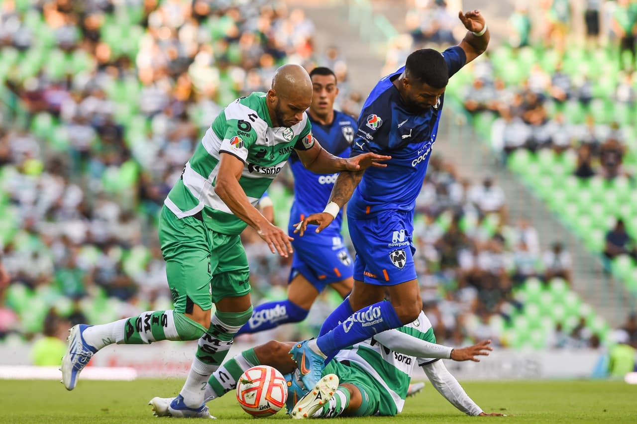 Santos logra una remontada de alarido para sacarle los tres puntos al Monterrey que no supo manejar la ventaja en el marcador.