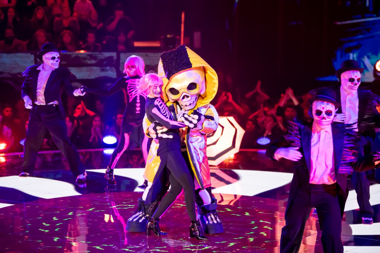 El esqueleto favorito demostró su talento musical cantando ‘Vagabundo’. Los pronósticos apuntaron a Yordi Rosado, José Joel y Aleks Syntek