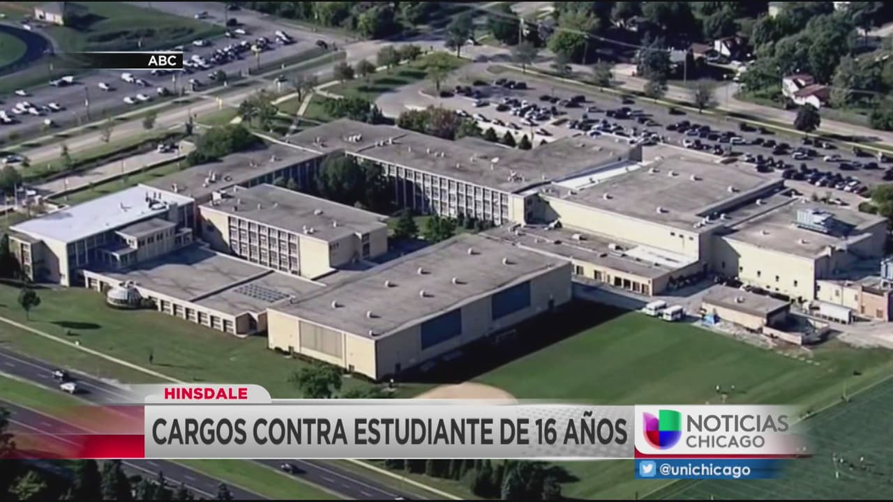 Estudiante de 16 años recibe ocho cargos por amenazar con realizar un tiroteo en la preparatoria Hinsdale South
