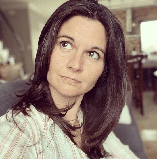 Además, la exactriz se mantiene muy activa en redes, donde comparte con sus seguidores algunas ‘selfies’, tips de yoga y divertidos momentos. Por ejemplo, el 3 de marzo de 2022 publicó una foto con “cabello nuevo”.