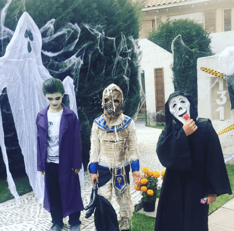 Max lució terrorífico en compañía de sus amiguitos.