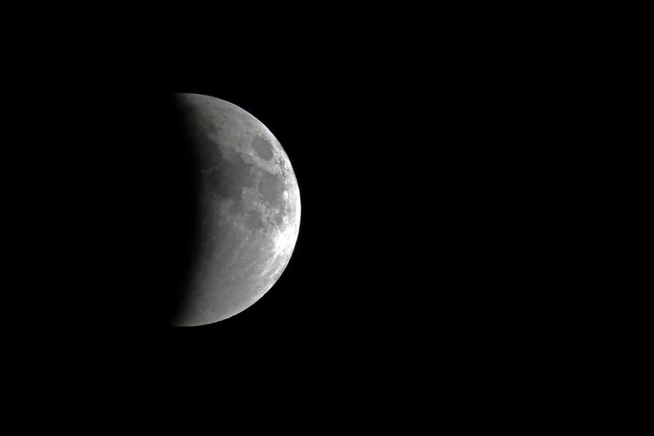 Aunque el eclipse era perfectamente observable a simple vista, ayudaban a apreciar los detalles los telescopios.